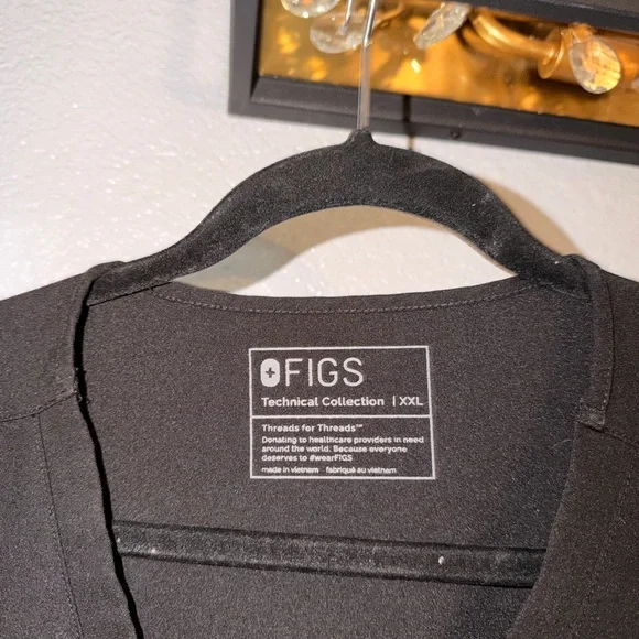 Figs Women's XXL Casma Black Scrub Top - Picture 3 of 7
